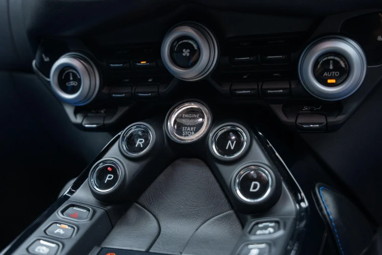 Vehicle Image 24