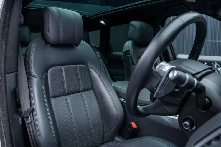 Vehicle Image 12