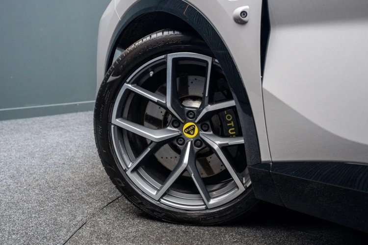 Vehicle Image 13