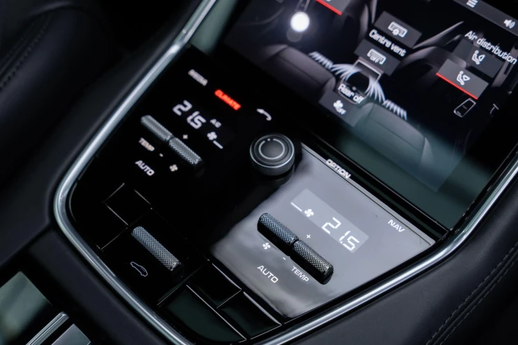 Vehicle Image 36