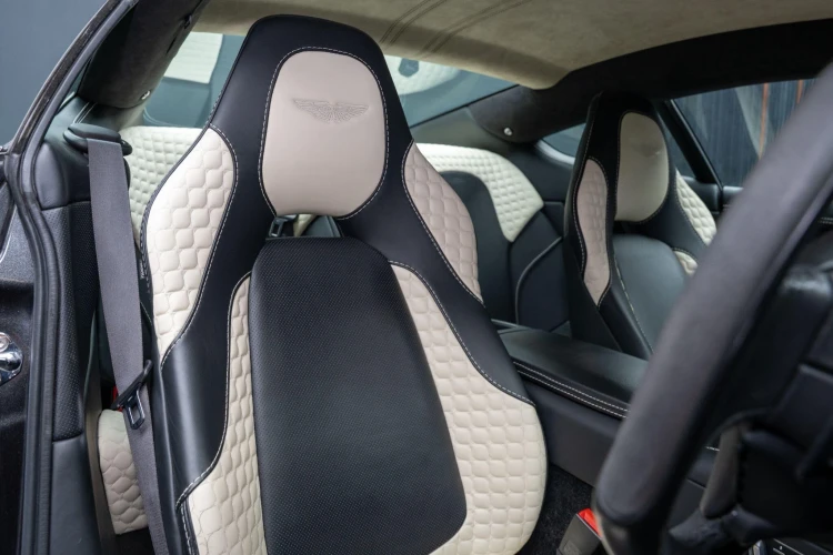 Vehicle Image 12