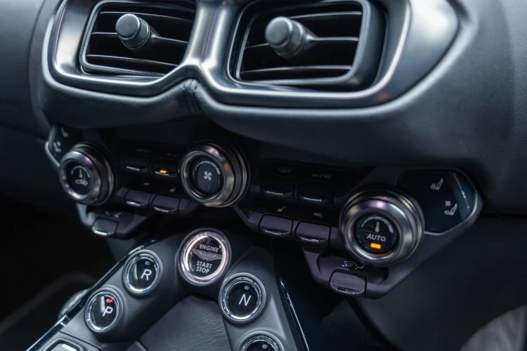 Vehicle Image 21