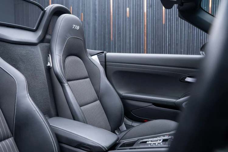 Vehicle Image 14