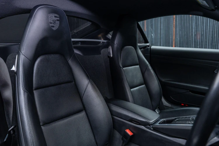 Vehicle Image 12