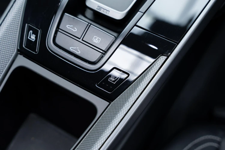Vehicle Image 30