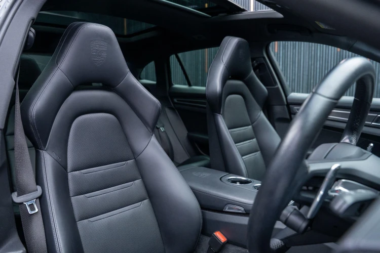 Vehicle Image 12