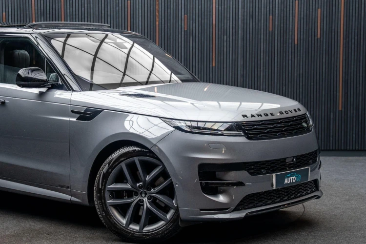 Vehicle Image 9