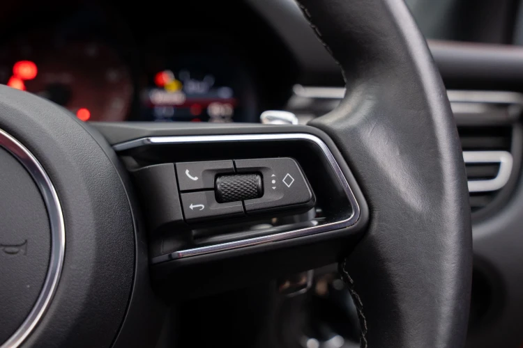 Vehicle Image 32