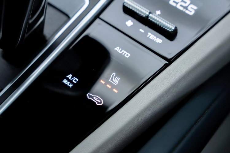 Vehicle Image 30