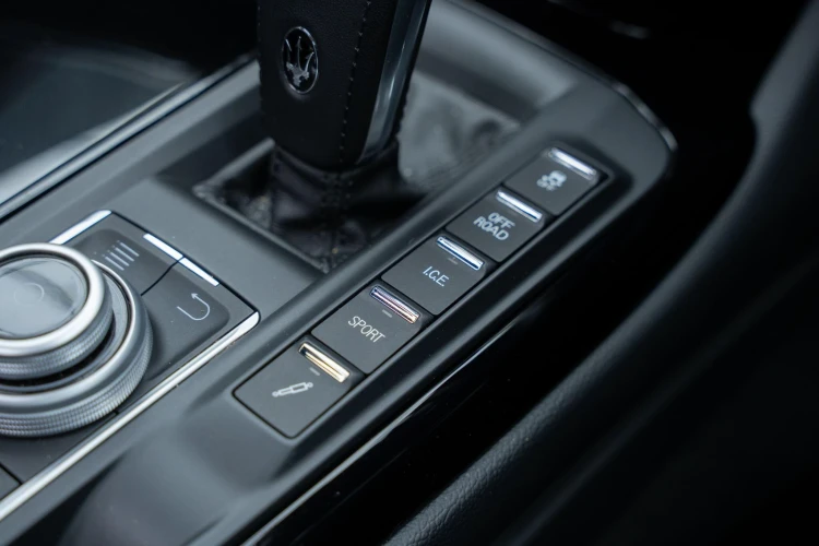 Vehicle Image 32