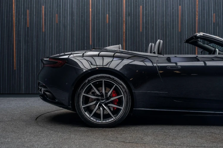 Vehicle Image 21