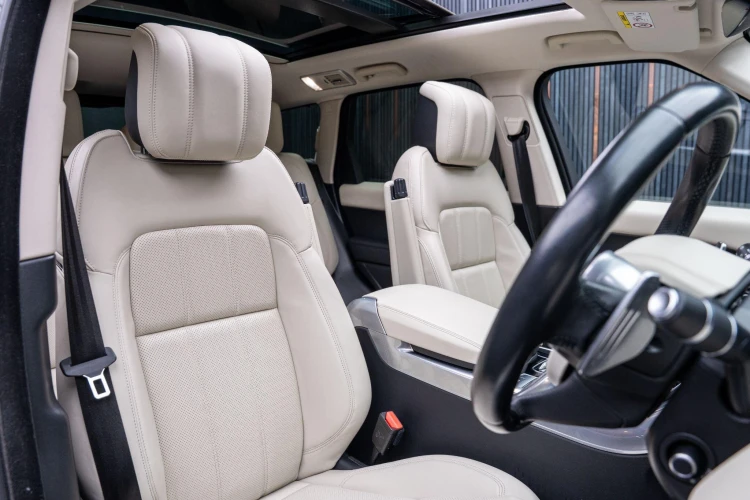 Vehicle Image 12