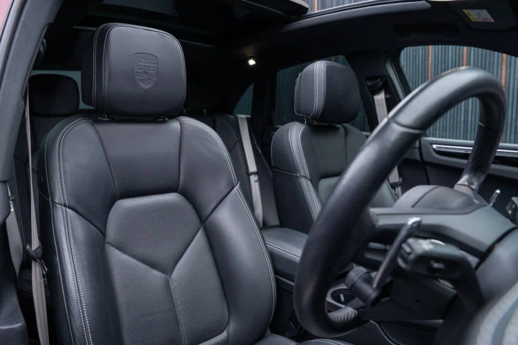 Vehicle Image 12