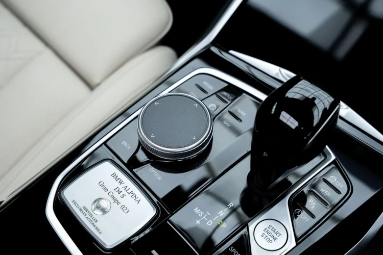 Vehicle Image 35