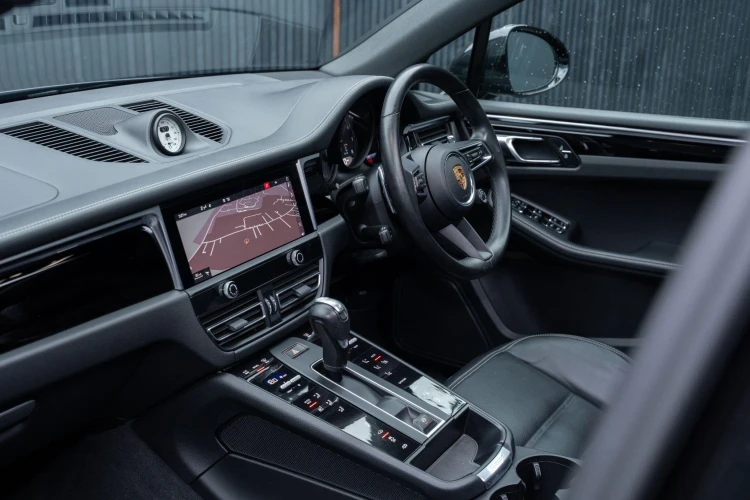 Vehicle Image 35