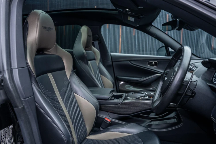 Vehicle Image 12