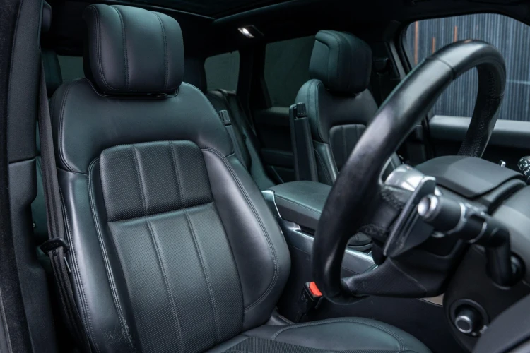 Vehicle Image 12
