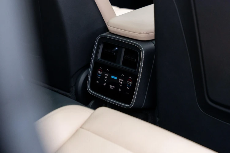 Vehicle Image 37