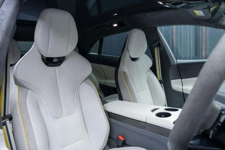 Vehicle Image 12