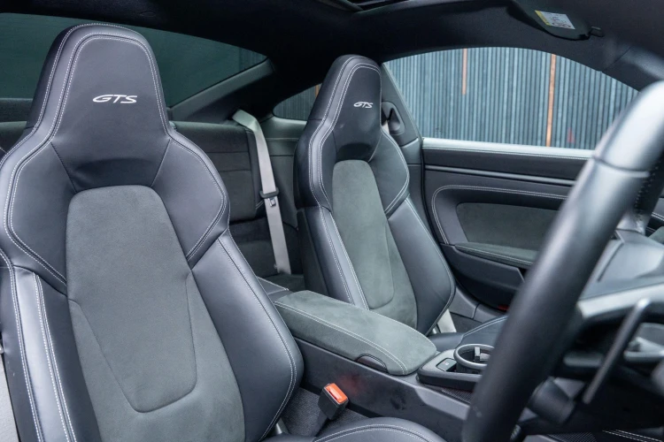 Vehicle Image 12