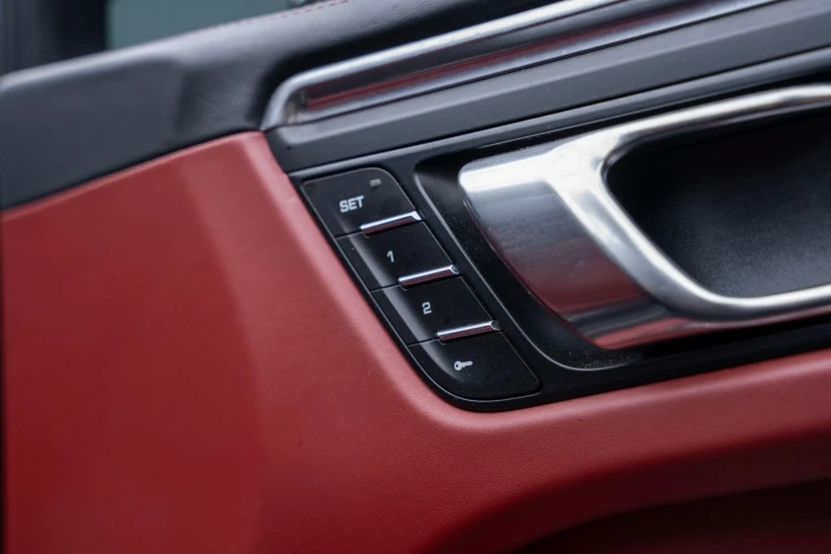 Vehicle Image 30