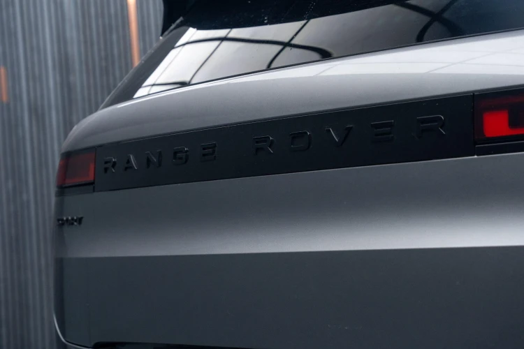 Vehicle Image 25