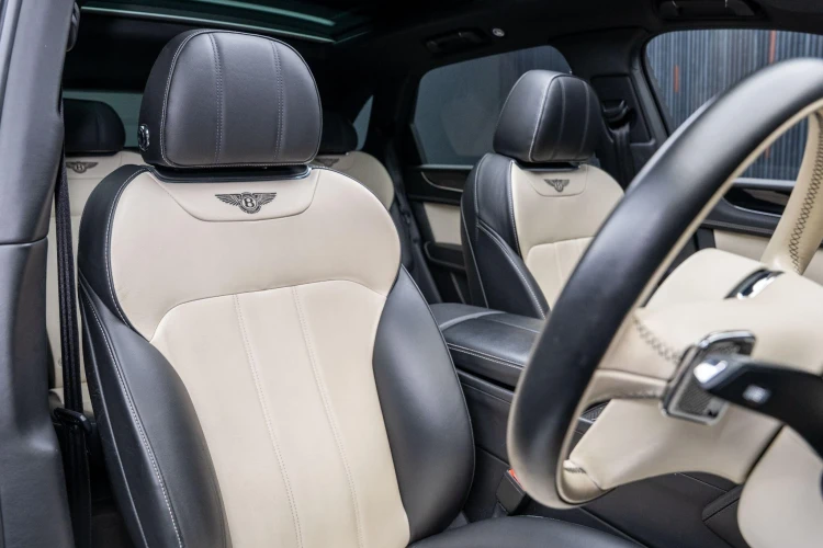 Vehicle Image 12