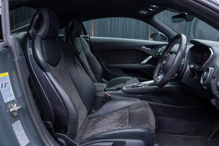 Vehicle Image 12