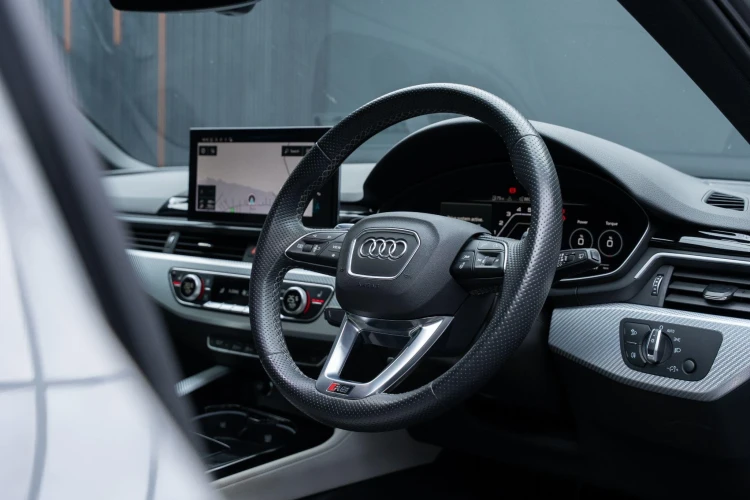 Vehicle Image 4