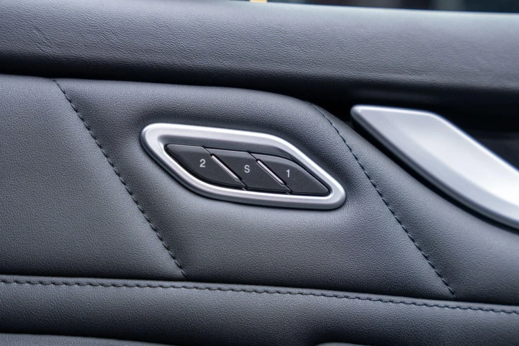 Vehicle Image 36