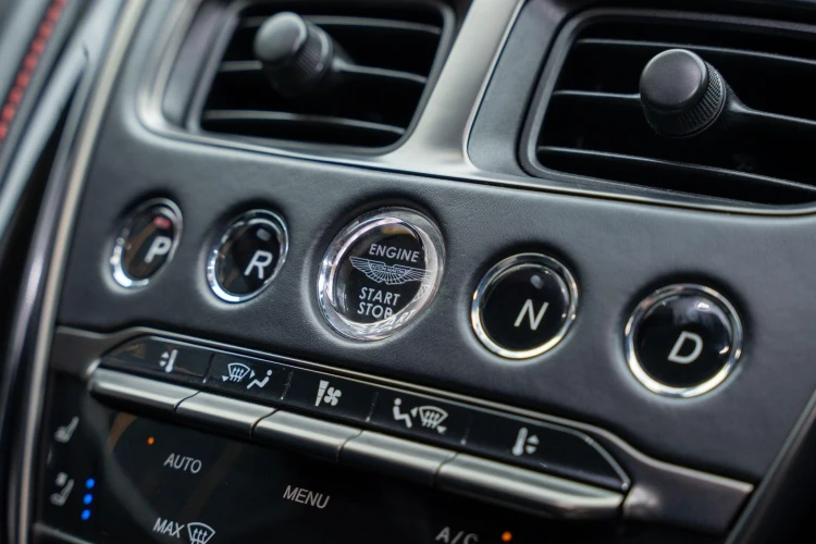 Vehicle Image 10