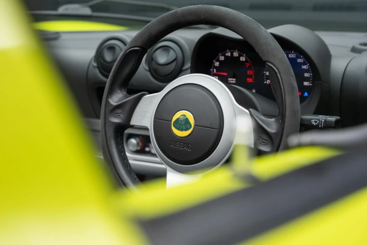 Vehicle Image 32
