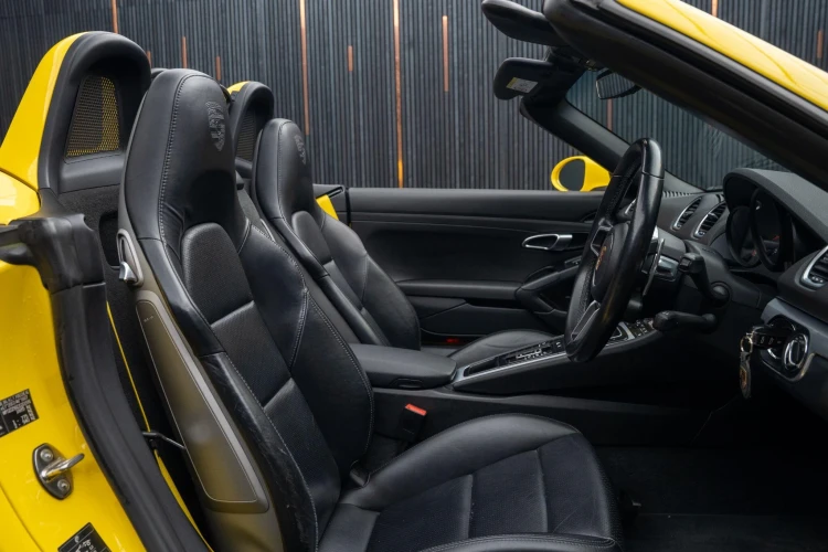 Vehicle Image 12