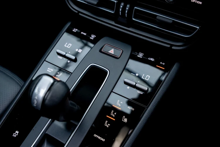 Vehicle Image 24