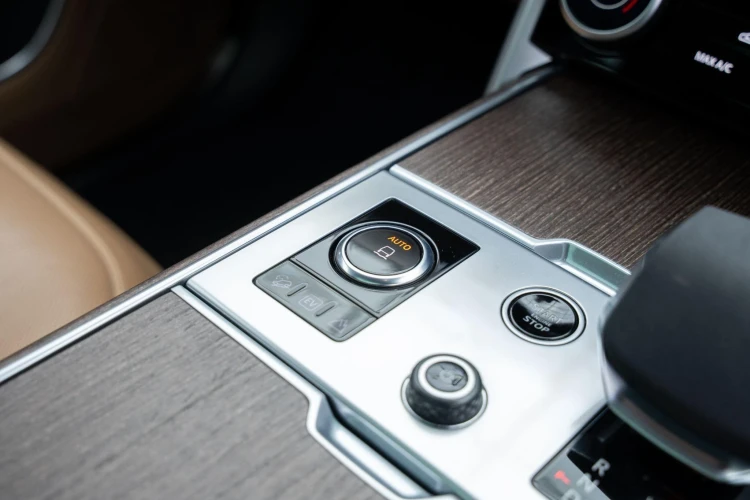Vehicle Image 30
