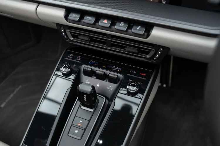 Vehicle Image 30