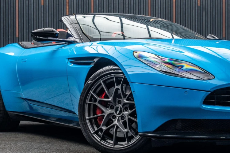 Vehicle Image 9