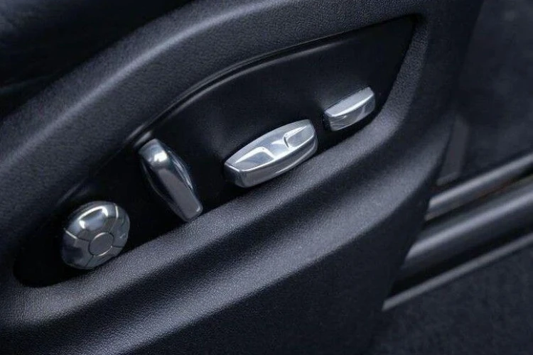 Vehicle Image 38