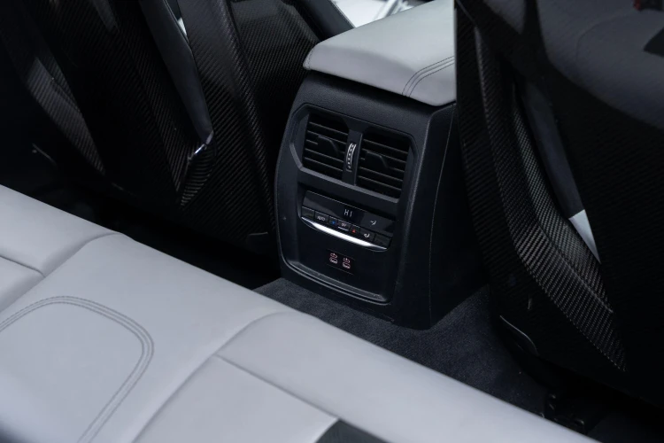 Vehicle Image 38
