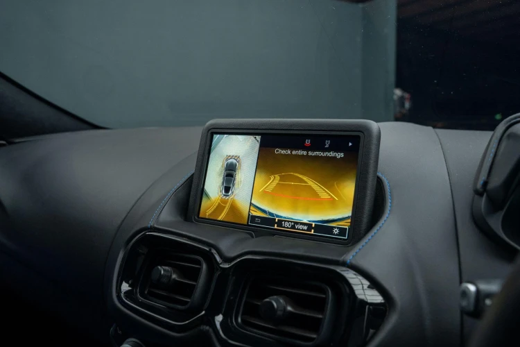 Vehicle Image 8