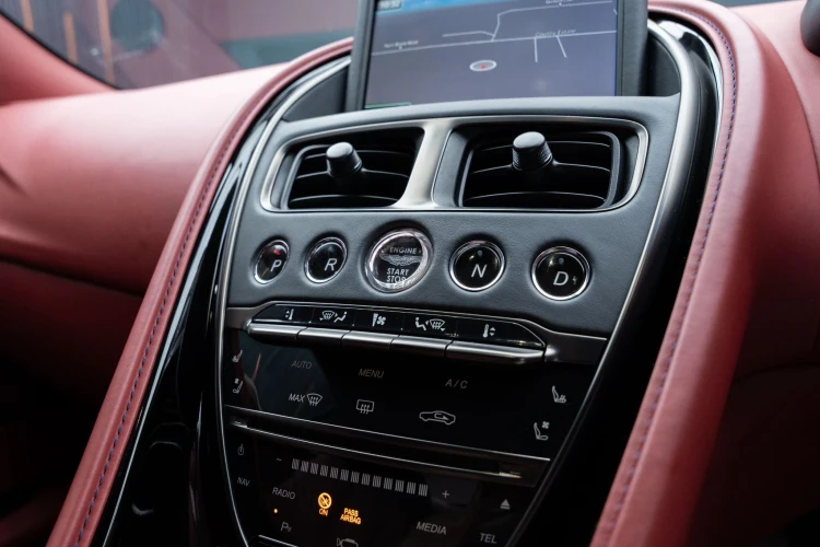 Vehicle Image 10