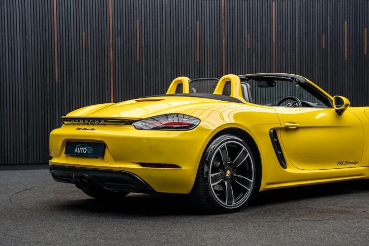 Vehicle Image 23