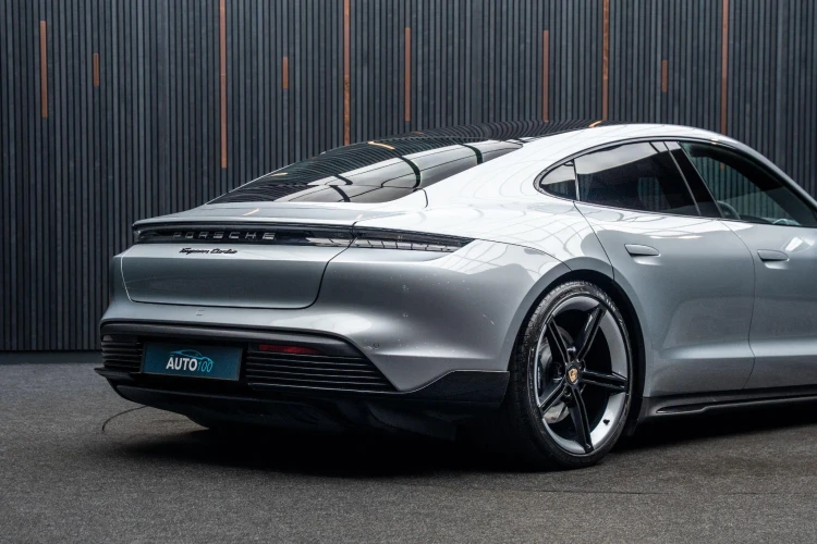 Vehicle Image 21