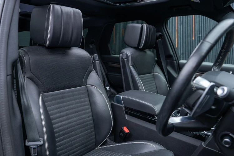 Vehicle Image 12