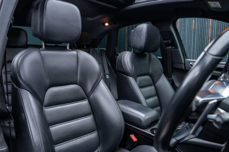 Vehicle Image 12