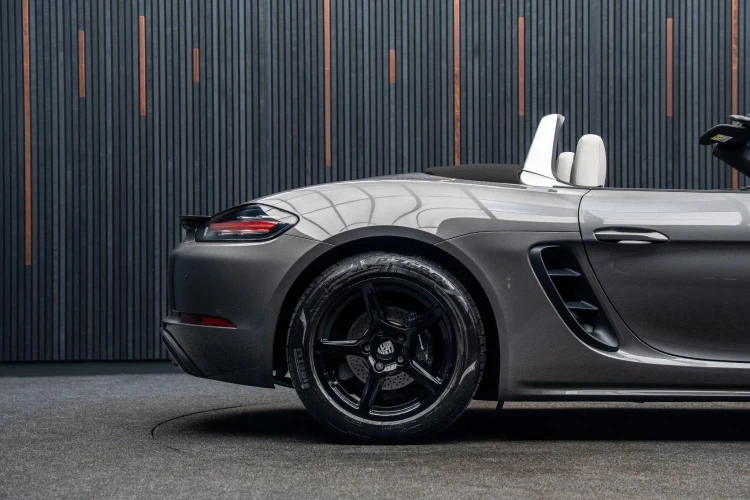 Vehicle Image 21