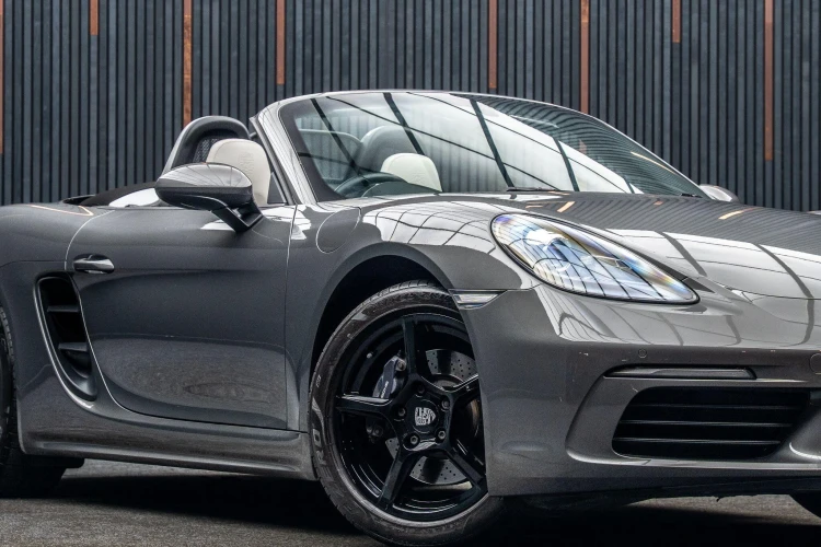 Vehicle Image 9