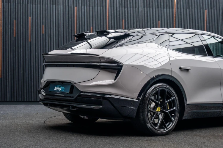 Vehicle Image 18