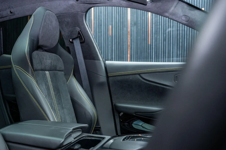 Vehicle Image 12
