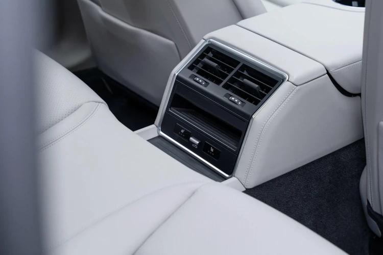 Vehicle Image 37